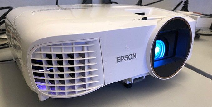 Epson EH-TW5650: Billig projektor med grym bild för prisklassen - M3