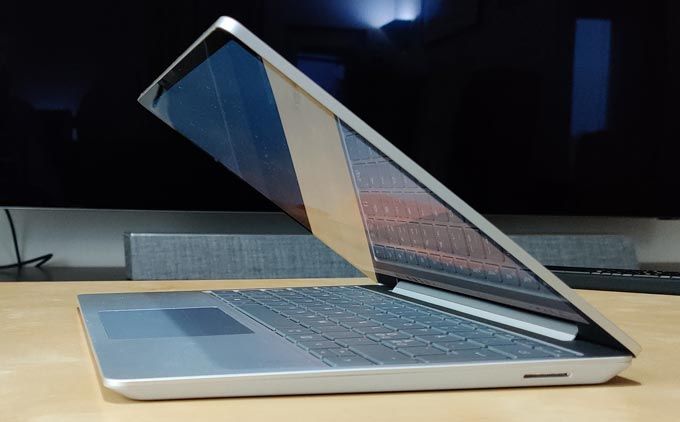 Surface Laptop Go connect