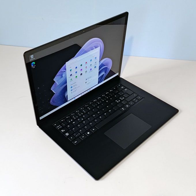 Surface Laptop 5 uppfälld