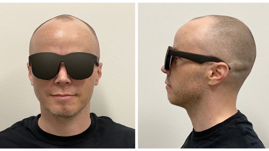 Facebook visar upp solglasögonliknande virtual reality-glasögon