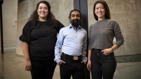 Anali Guzman Molina, Abhilash Ram och Saaya Sorrels-Weatherford är trion som rattar startup-bolaget Emigreat. De har själva erfarenhet av hur det är att komma till Sverige för att arbeta eller studera.