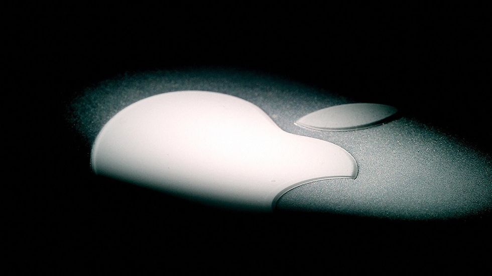 Apple-logga i mörker