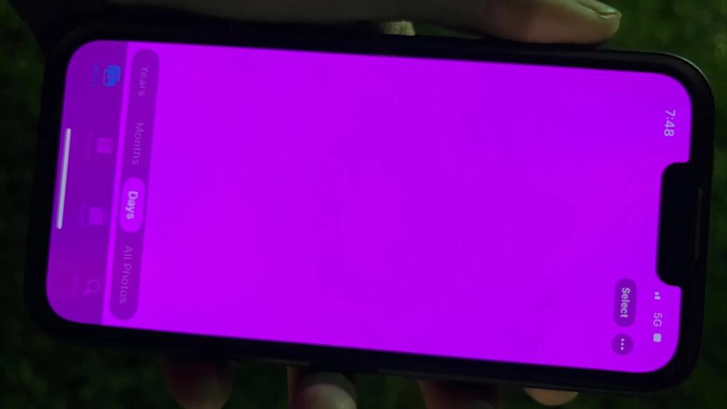 Iphone 13 med rosa skärm